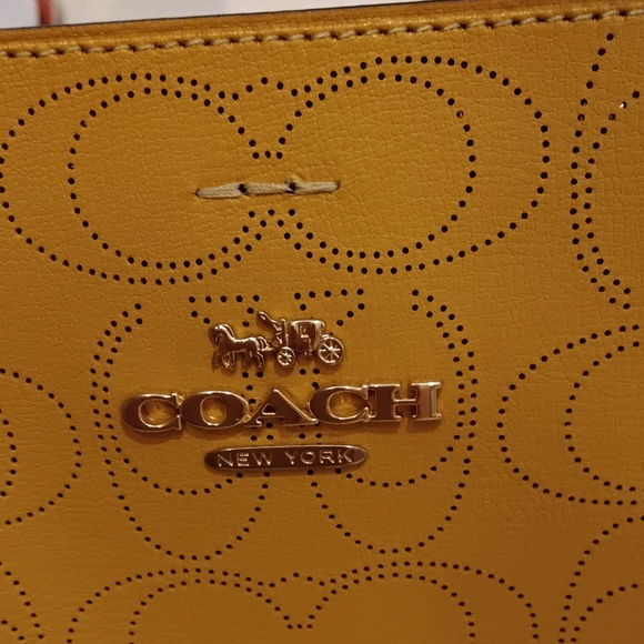 Coach Mustard Yellow Shoulder Bag and Matching Wallet - Picture 4 of 6